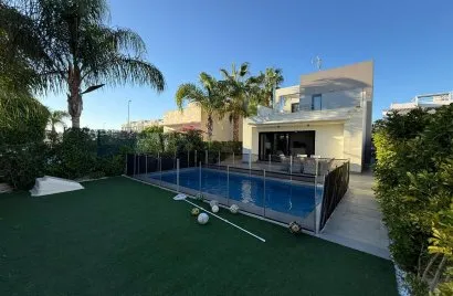 3 bedrooms villa for sale, Ciudad Quesada, Spain No. 906