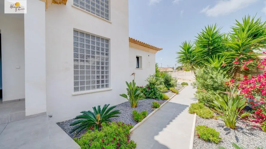 5 bedrooms villa for sale, Calpe, Spain No. 460 № 1