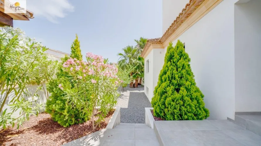 5 bedrooms villa for sale, Calpe, Spain No. 460 № 2