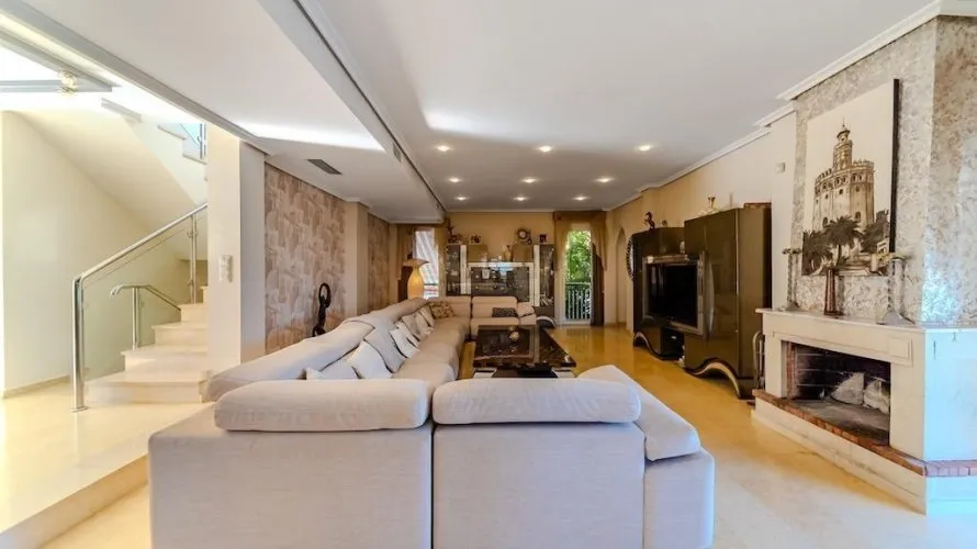5 bedrooms villa for sale, Torrevieja, Spain No. 768 № 3