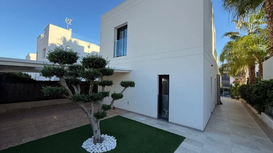 3 bedrooms villa for sale, Ciudad Quesada, Spain No. 906 № 13
