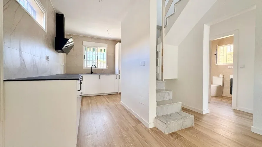 4 bedrooms house for sale, Torrevieja, Spain No. 3115 № 5