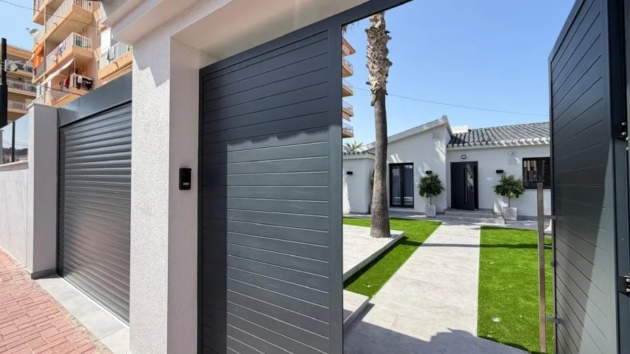 4 bedrooms villa for sale, Torrevieja, Spain No. 3132