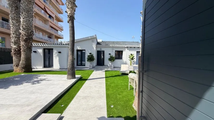 4 bedrooms villa for sale, Torrevieja, Spain No. 3132 № 1