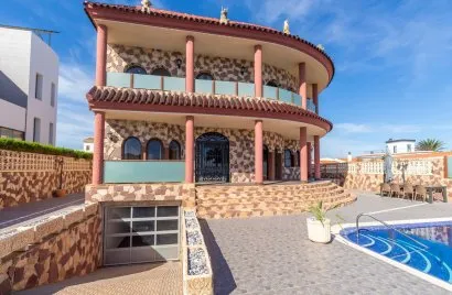 624m² villa for sale, La Zenia, Spain No. 3052