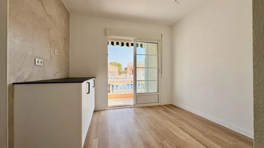 4 bedrooms house for sale, Torrevieja, Spain No. 3115 № 10
