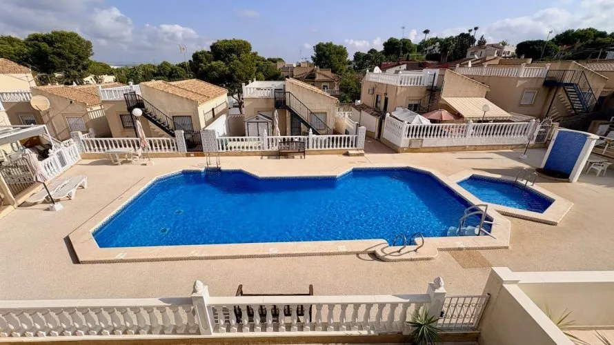 4 bedrooms house for sale, Torrevieja, Spain No. 3115 № 16