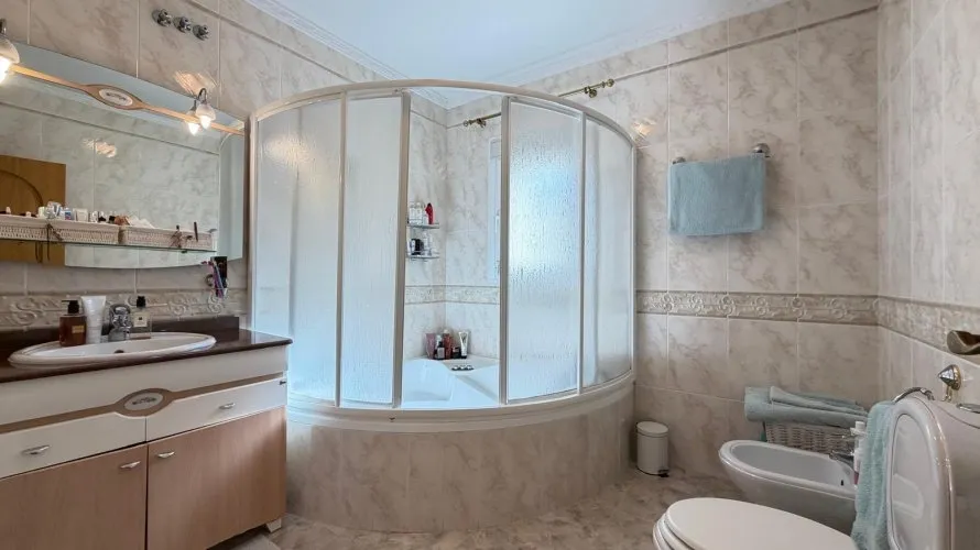 6 bedrooms villa for sale, Rojales, Spain No. 3090 № 1