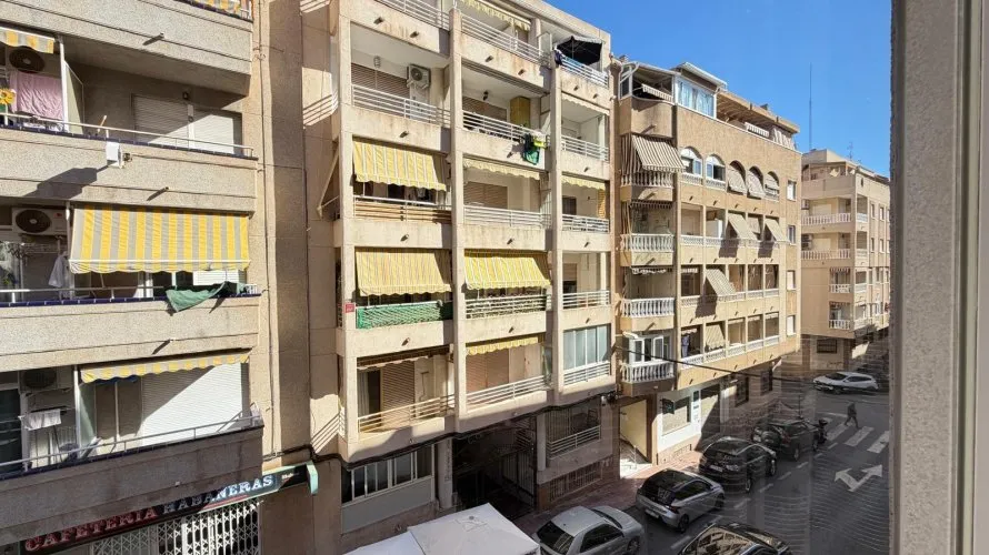2 bedrooms apartment for sale, Torrevieja, Spain No. 3343 № 1