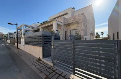 3 bedrooms house for sale, Torrevieja, Spain No. 3380
