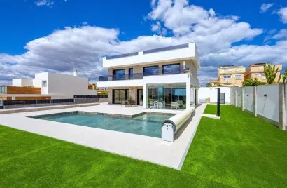234m² villa for sale, Torrevieja, Spain No. 3305