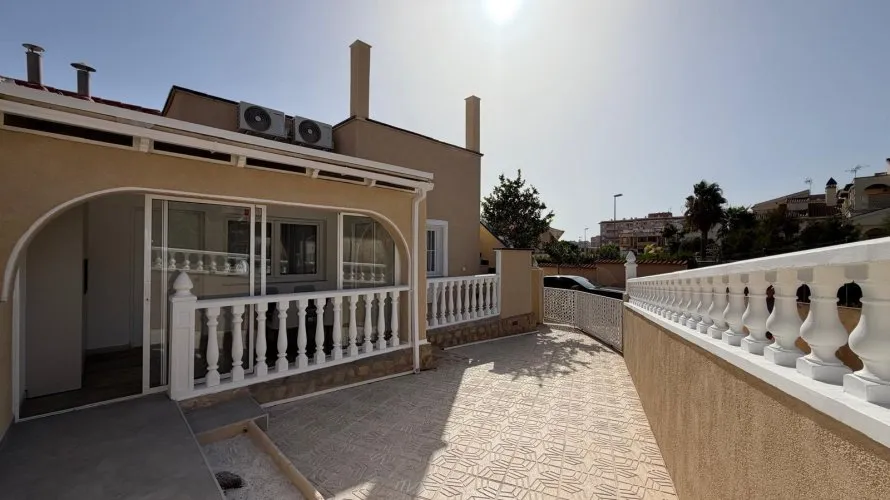 2 bedrooms house for sale, Torrevieja, Spain No. 3210 № 24